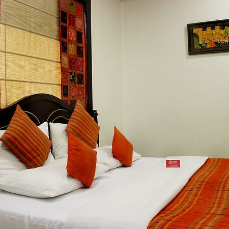 Oyo Premium Rajouri Garden Janta Market 뉴델리 외부 사진